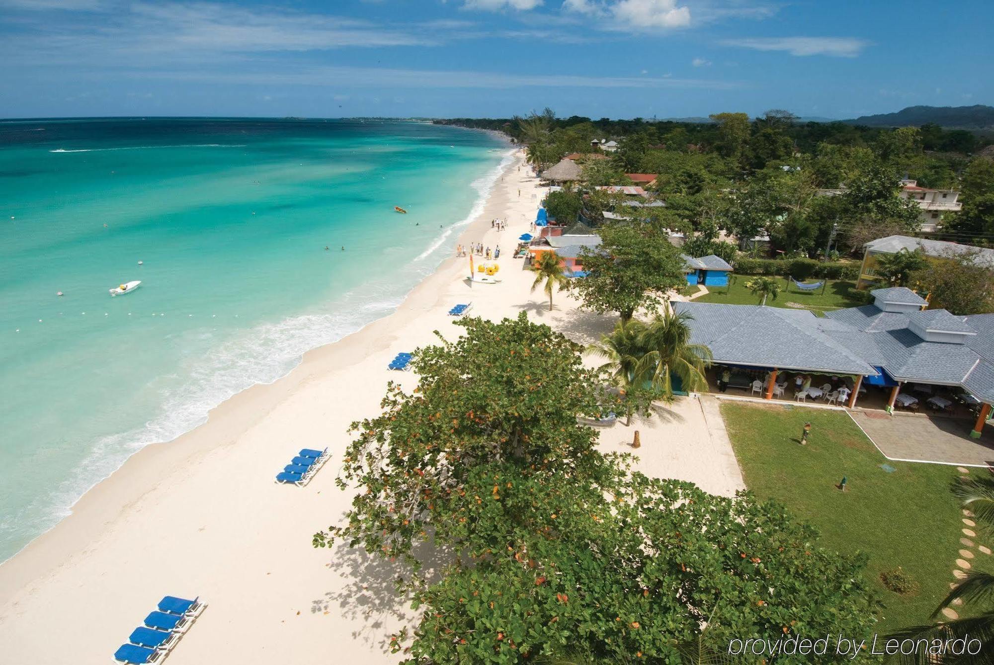 Grand Pineapple Beach Negril Hotel Bagian luar foto