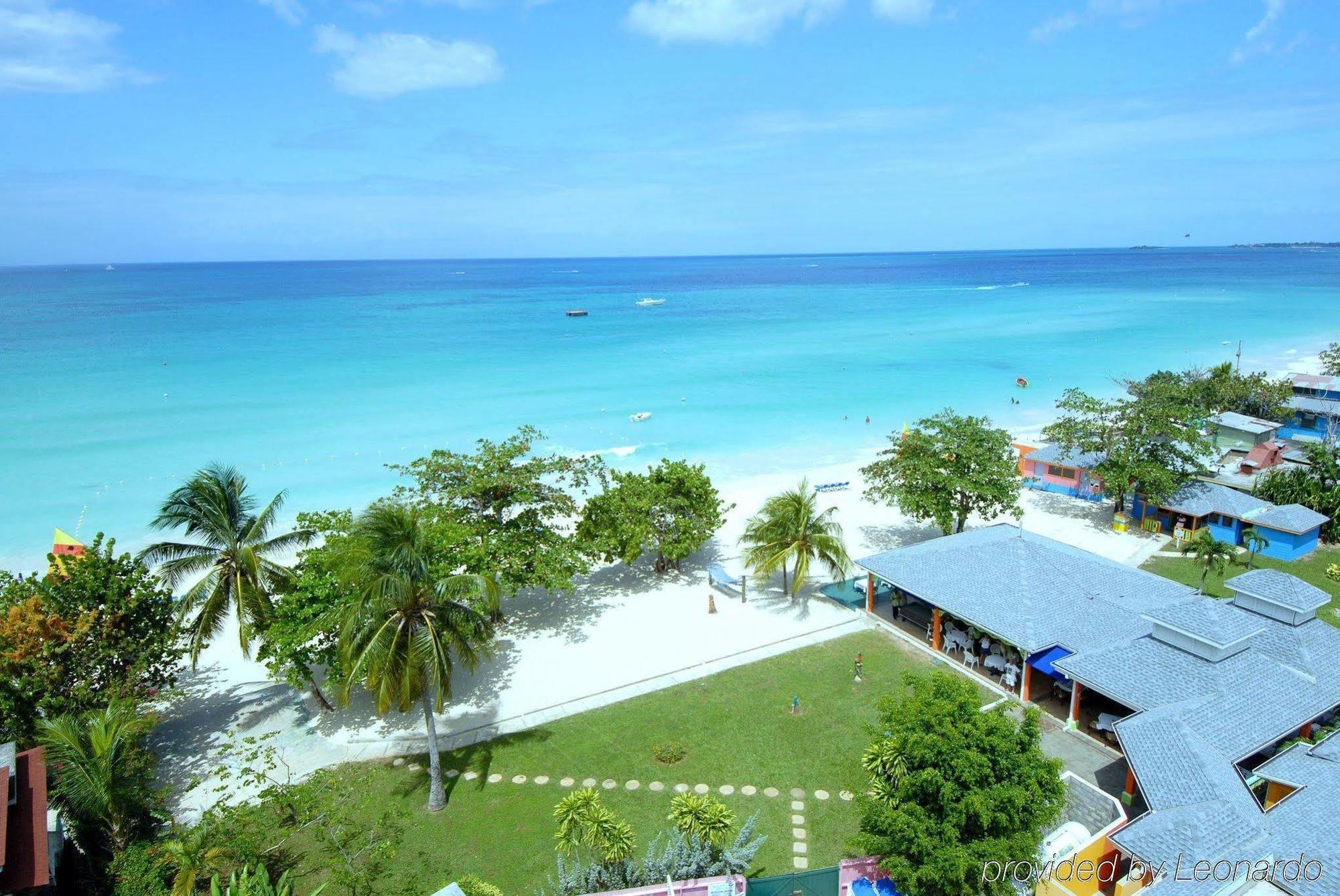 Grand Pineapple Beach Negril Hotel Bagian luar foto