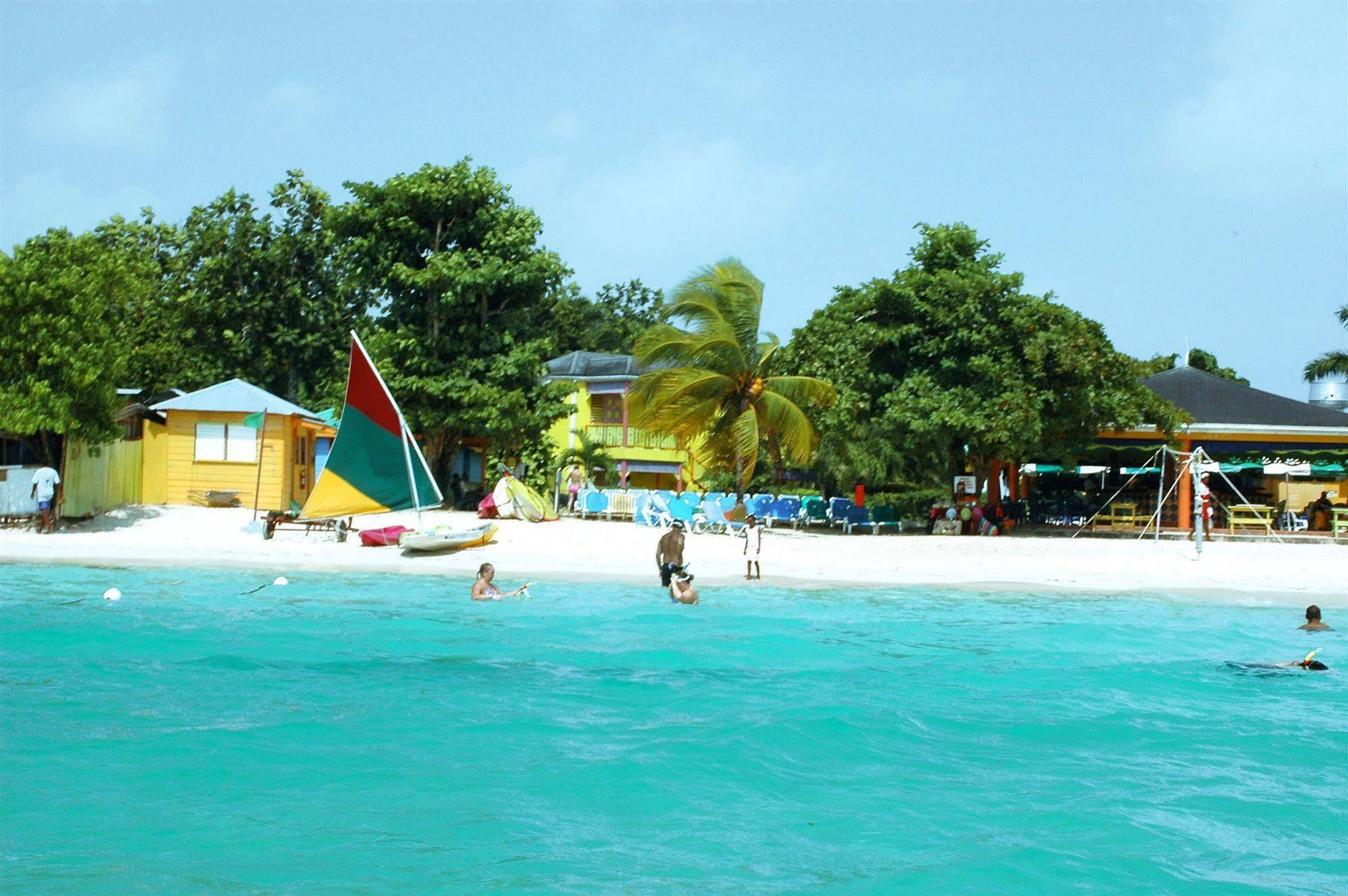 Grand Pineapple Beach Negril Hotel Bagian luar foto